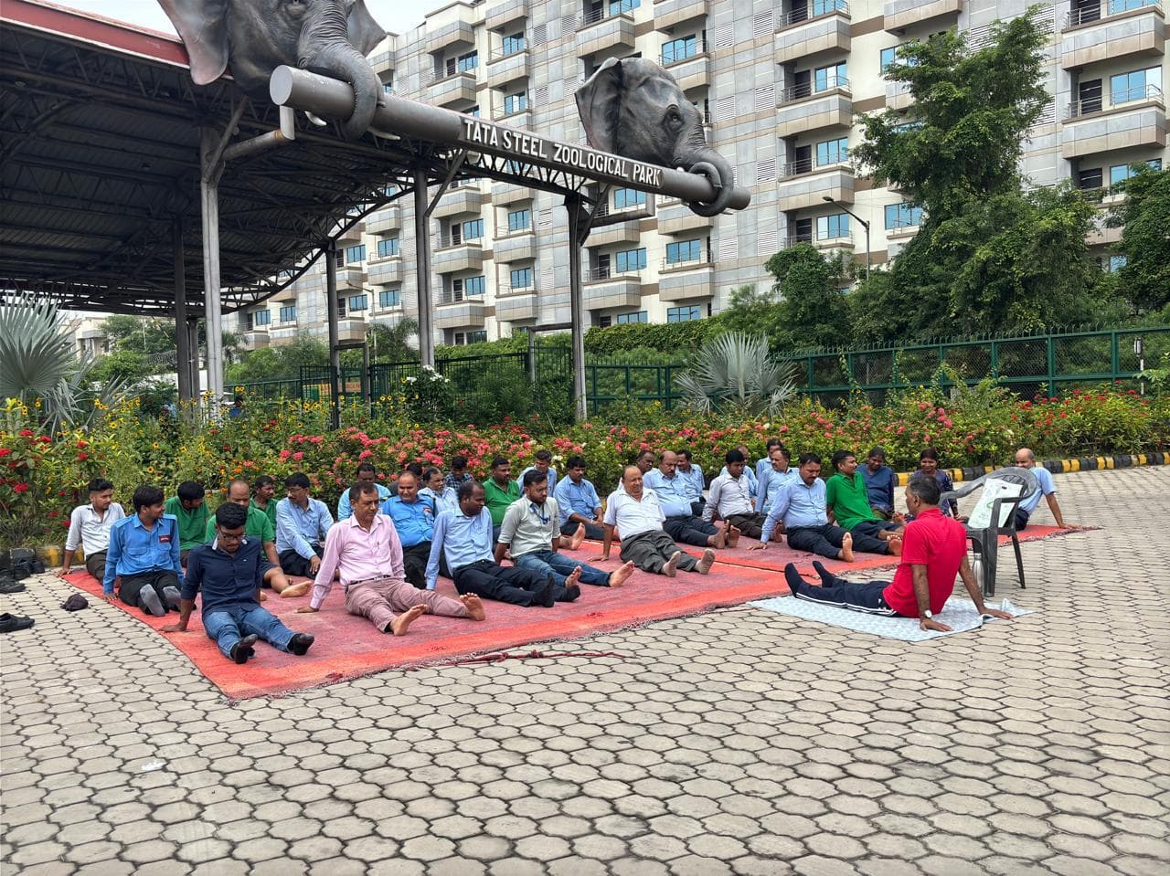 Jamshedpur news. टाटा स्टील जूलॉजिकल पार्क ने अंतरराष्ट्रीय योग दिवस मनाया