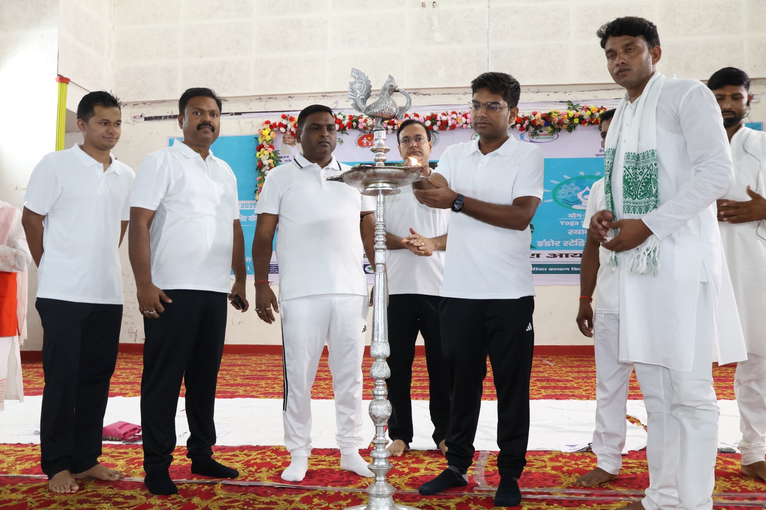 योग दिवस पर दुमका में दिखा उत्साह, हर वर्ग ने किया योगाभ्यास