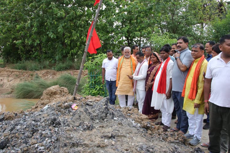 बोधगया में जलजमाव वाले गांवों का सहकारिता मंत्री ने किया निरीक्षण