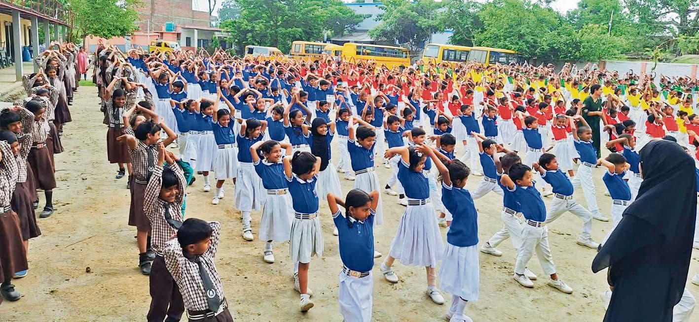 Gopalganj News : फुलवरिया के खेल मैदान में गूंजा योग करोगे तो निरोग रहोगे का संदेश