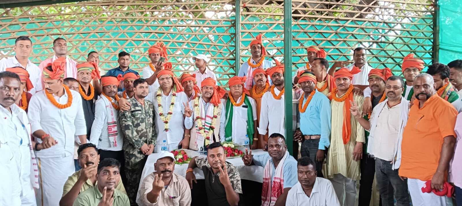 वोट मांगने जैप-9 पहुंचे प्रत्याशी, धनबाद में छठा महाअधिवेशन का चुनाव पांच को