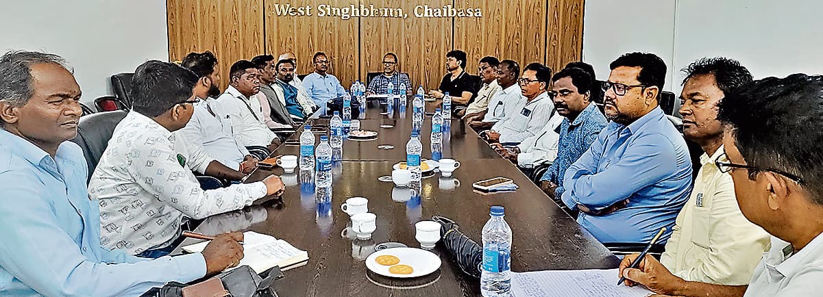 Chaibasa News : रामा पांडेय को झामुमो ने किया निलंबित