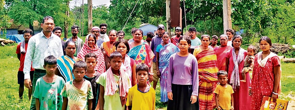 Chaibasa News : कोलायसाई : एक माह से ट्रांसफॉर्मर खराब, ग्रामीण अंधेरे में रहने को विवश