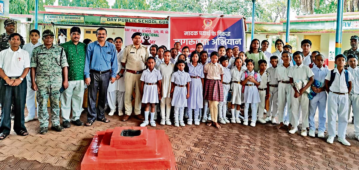 Chaibasa News : गुवा व बड़ाजामदा में चला नशा विरोधी जागरुकता अभियान