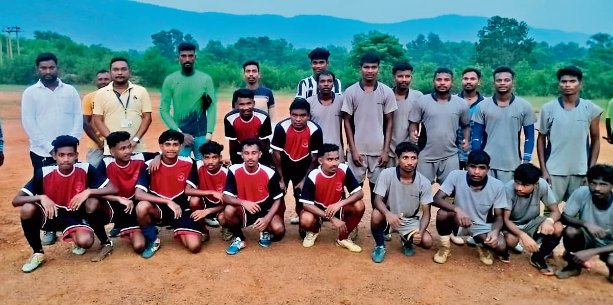 East Singhbhum News : केशरपुर को हराकर आइकॉनिक स्टार चैंपियन