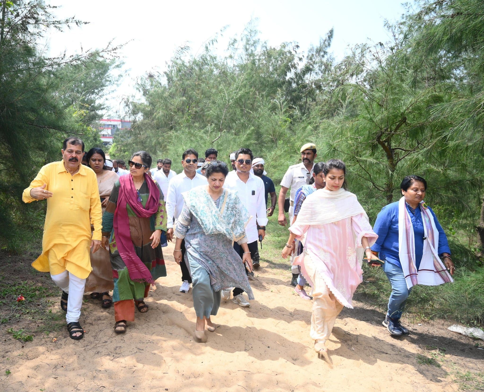 Bhubaneswar News: गोपालपुर सामूहिक बलात्कार मामला : कांग्रेस की तथ्यान्वेषी टीम ने घटनास्थल का दौरा किया