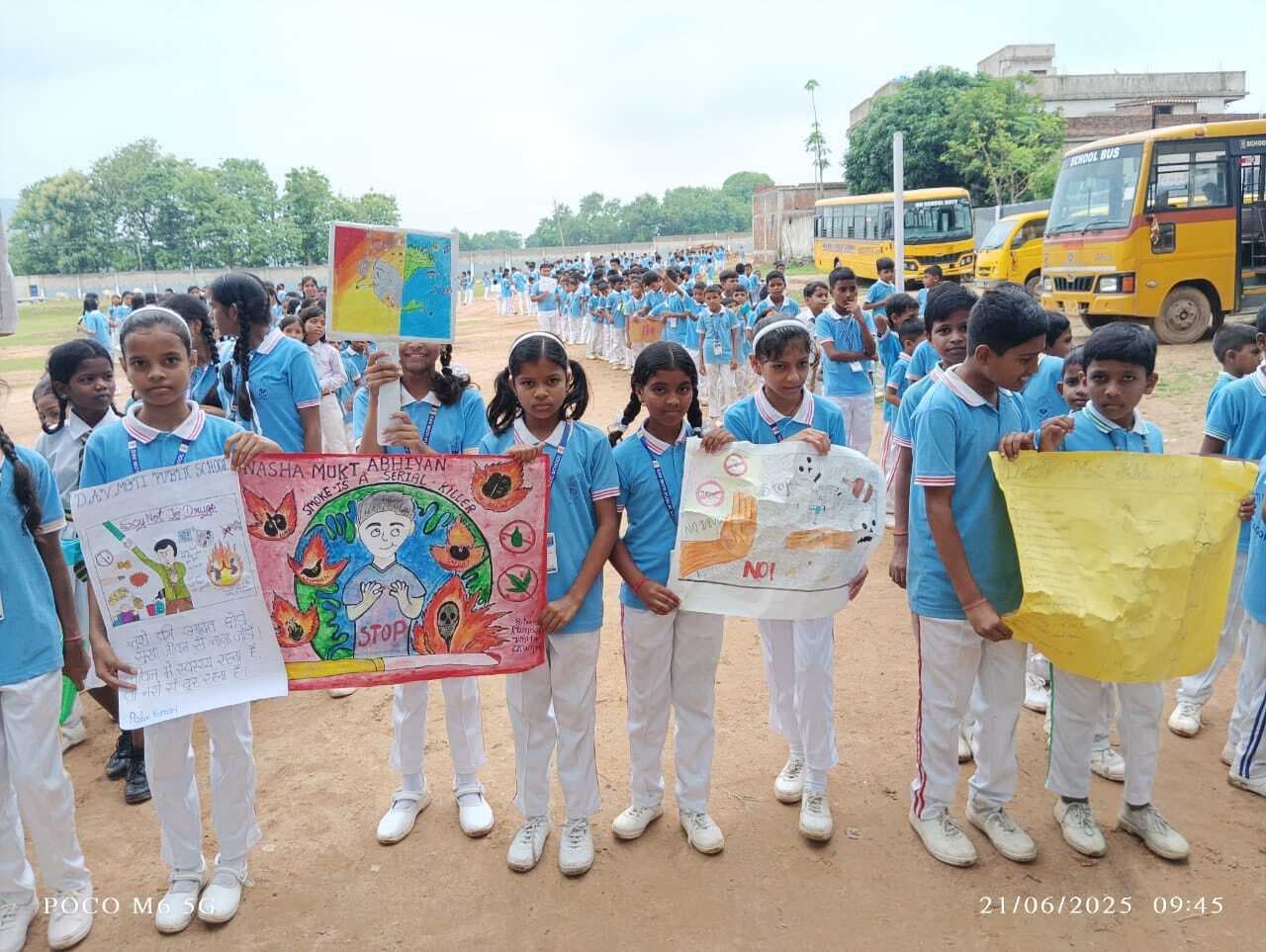 Giridih News: रैली निकालकर बच्चों ने दिया नशामुक्ति का संदेश