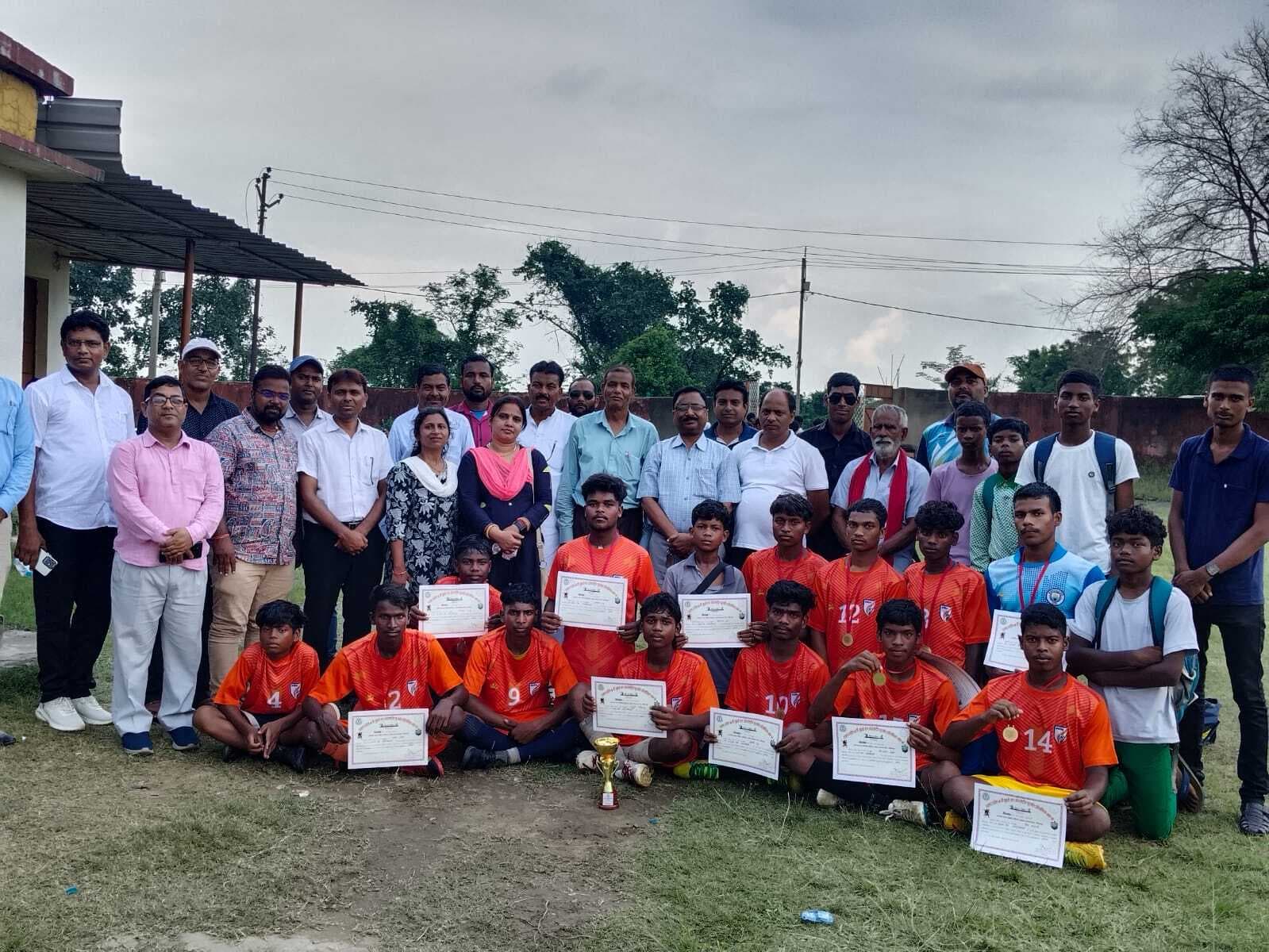 Dhanbad News : बालक में प्लस टू उवि नगरकियारी व बालिका में कस्तूरबा विद्यालय बागसुमा बना विजेता