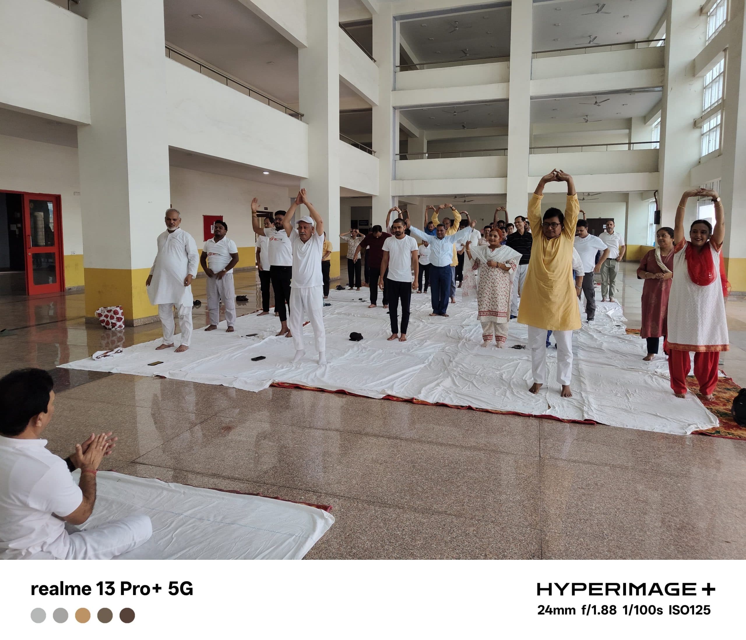 Dhanbad News : योग को अपनायें, स्वस्थ जीवन शैली पायें : वीसी