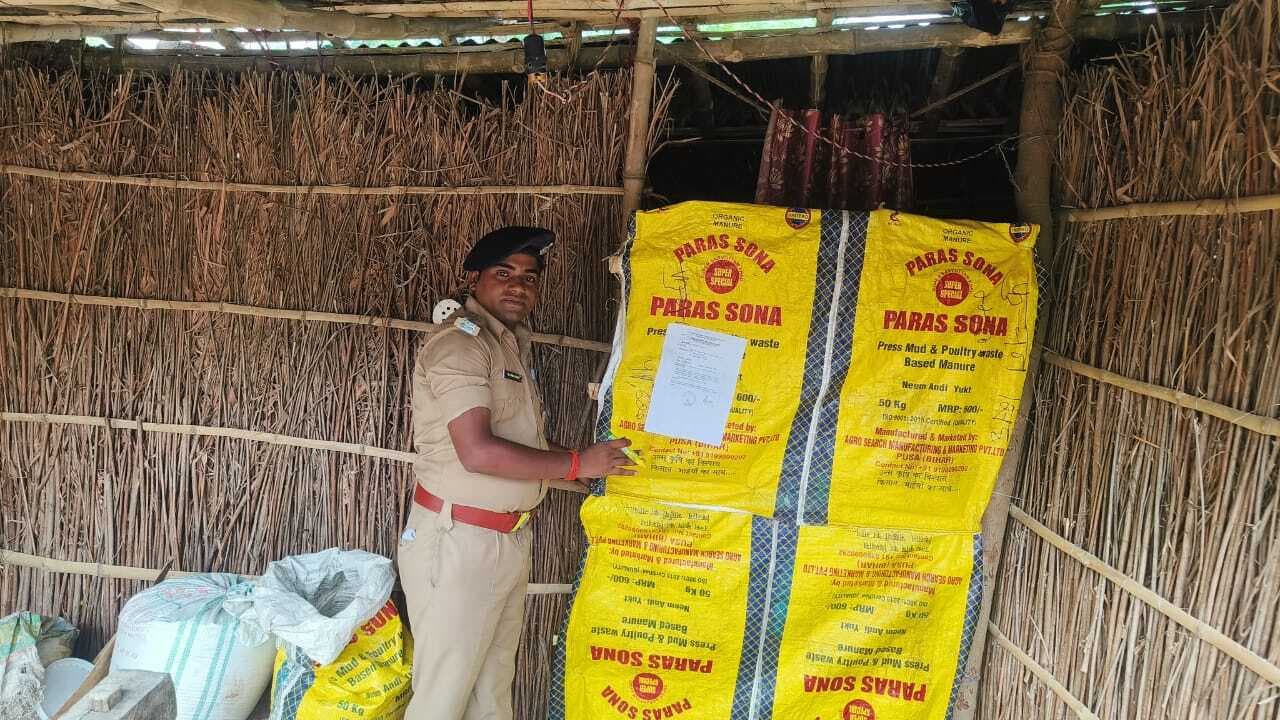 Samastipur News:महिसारी में पुलिस ने चस्पाया इश्तेहार