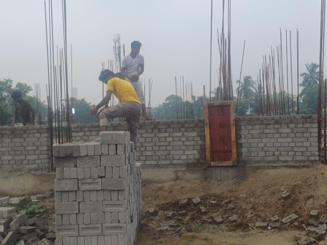 Samastipur News:मऊ दक्षिण में न्यायालय के आदेश की उड़ रही धज्जियां