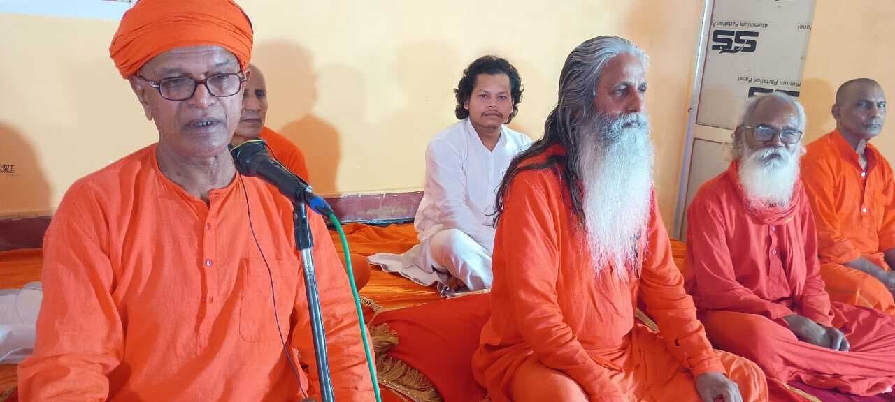 दुर्गुणों का परित्याग करें : स्वामी प्रमोद जी