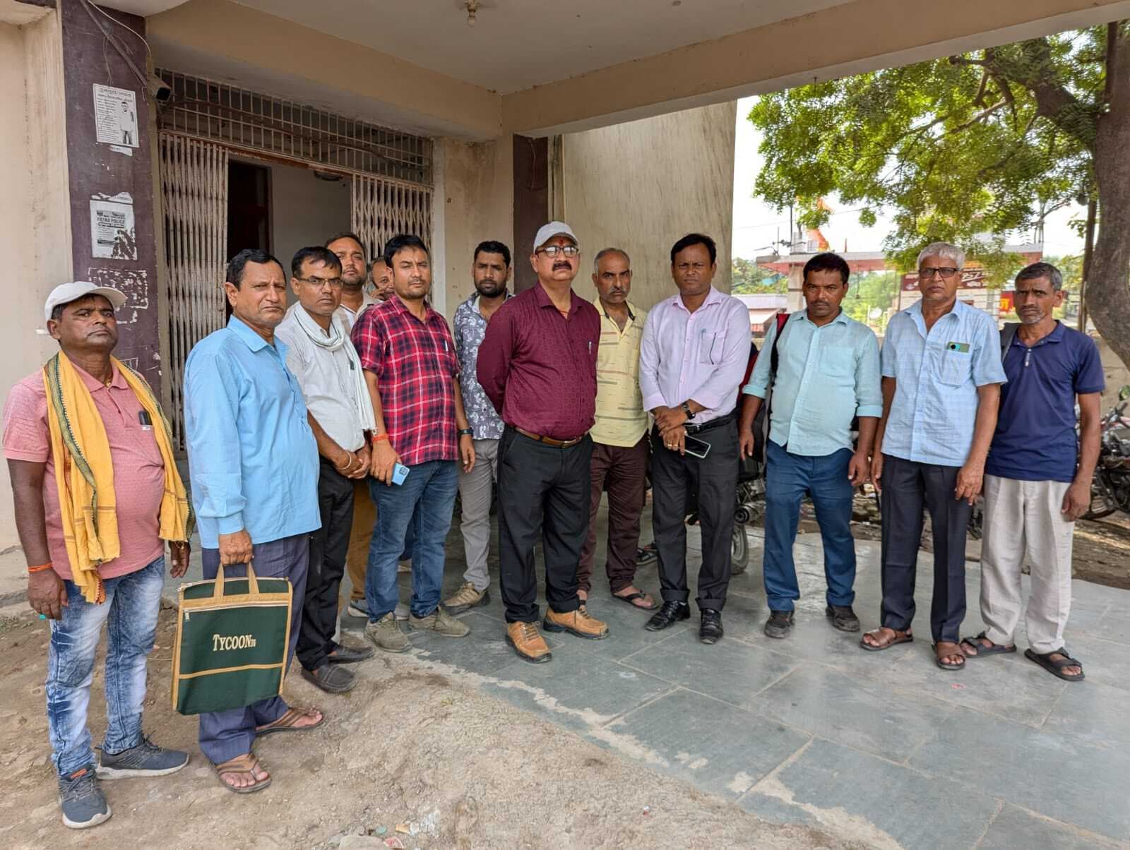 पैसेंजर ट्रेन से गिरकर रेलवे के सिग्नल मेंटेनर की मौत