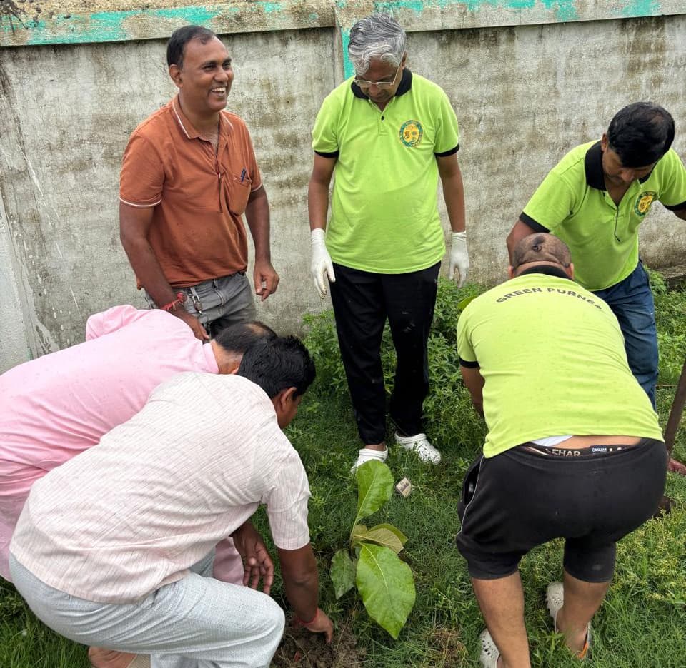 पौधरोपण कर सरकार तक पहुंचा रहे वंदे भारत ट्रेन की मांग