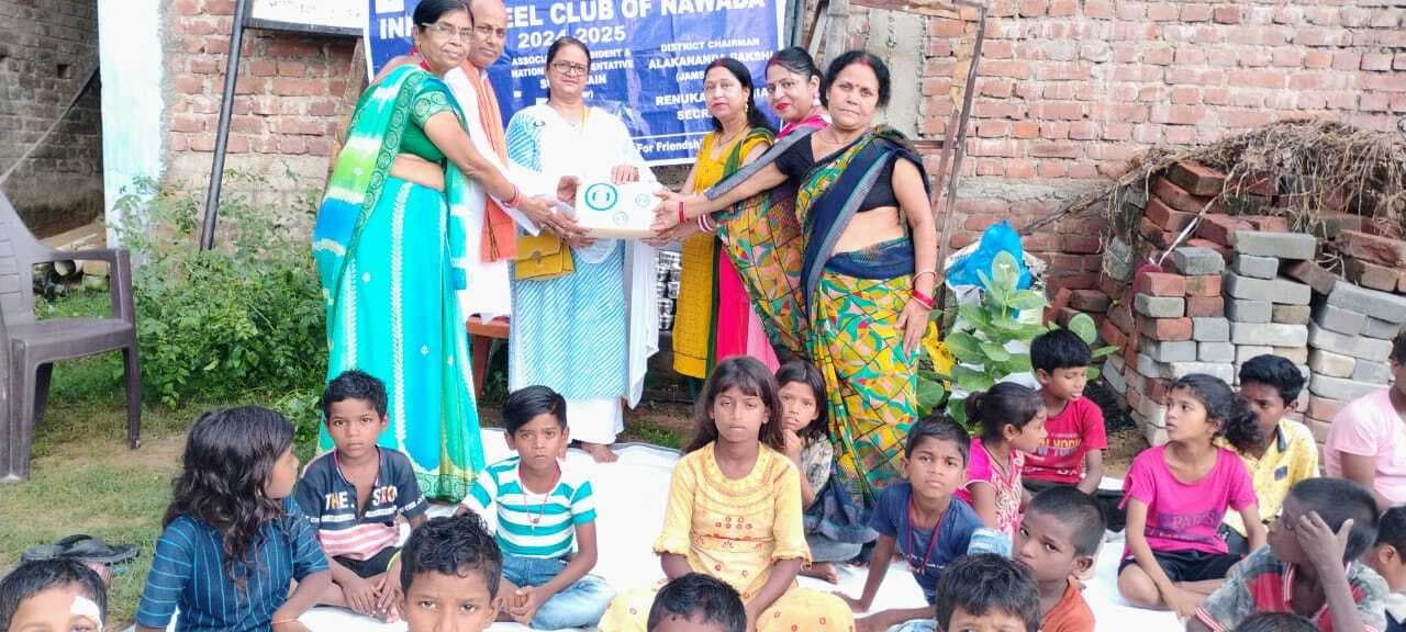 महादलित बच्चों को सिखाया गया योग