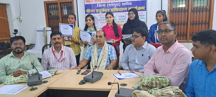 प्रथम पांच स्थानों पर छात्राओं ने जमाया कब्जा