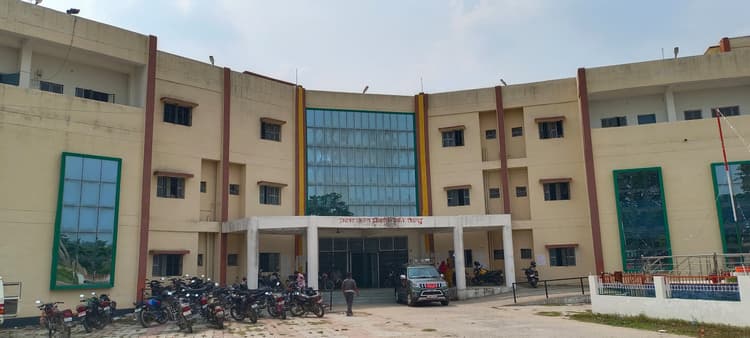 ग्वालपाड़ा प्रखंड कार्यालय में पेयजल संकट, कर्मियों और आम लोगों को हो रही परेशानी