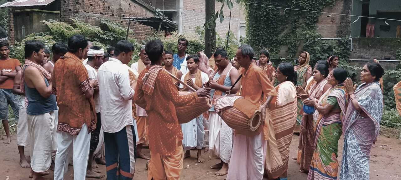 धूलोट में हरे कृष्ण हरे राम से गूंजा चापतुरा गांव