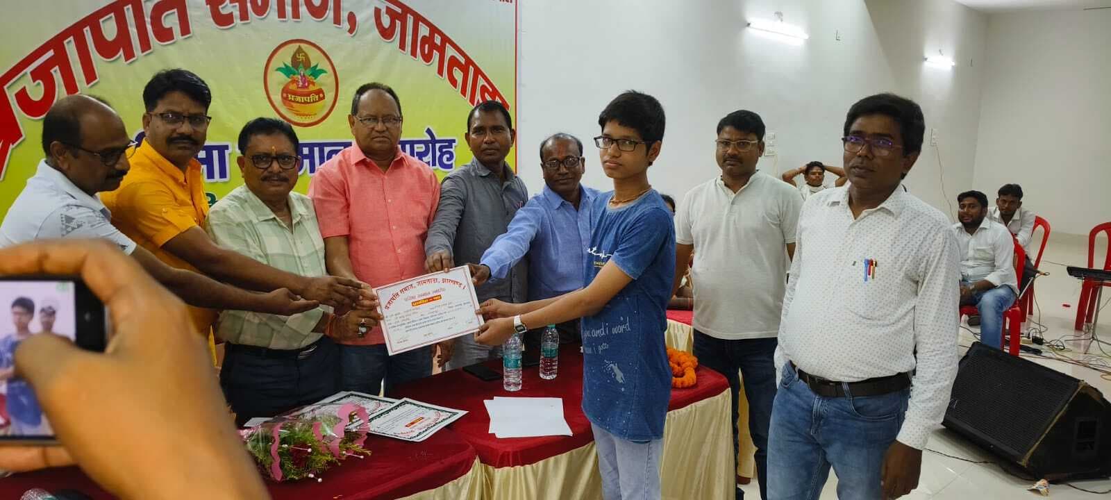 मैट्रिक के 50 व इंटर के 35 उत्कृष्ट छात्र- छात्राओं को किया सम्मानित