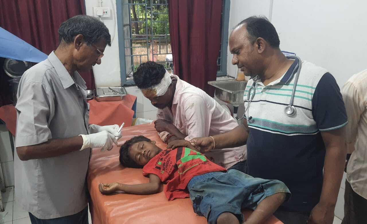 बाइक दुर्घटना में पिता व पुत्र गंभीर रूप से घायल, देवघर रेफर