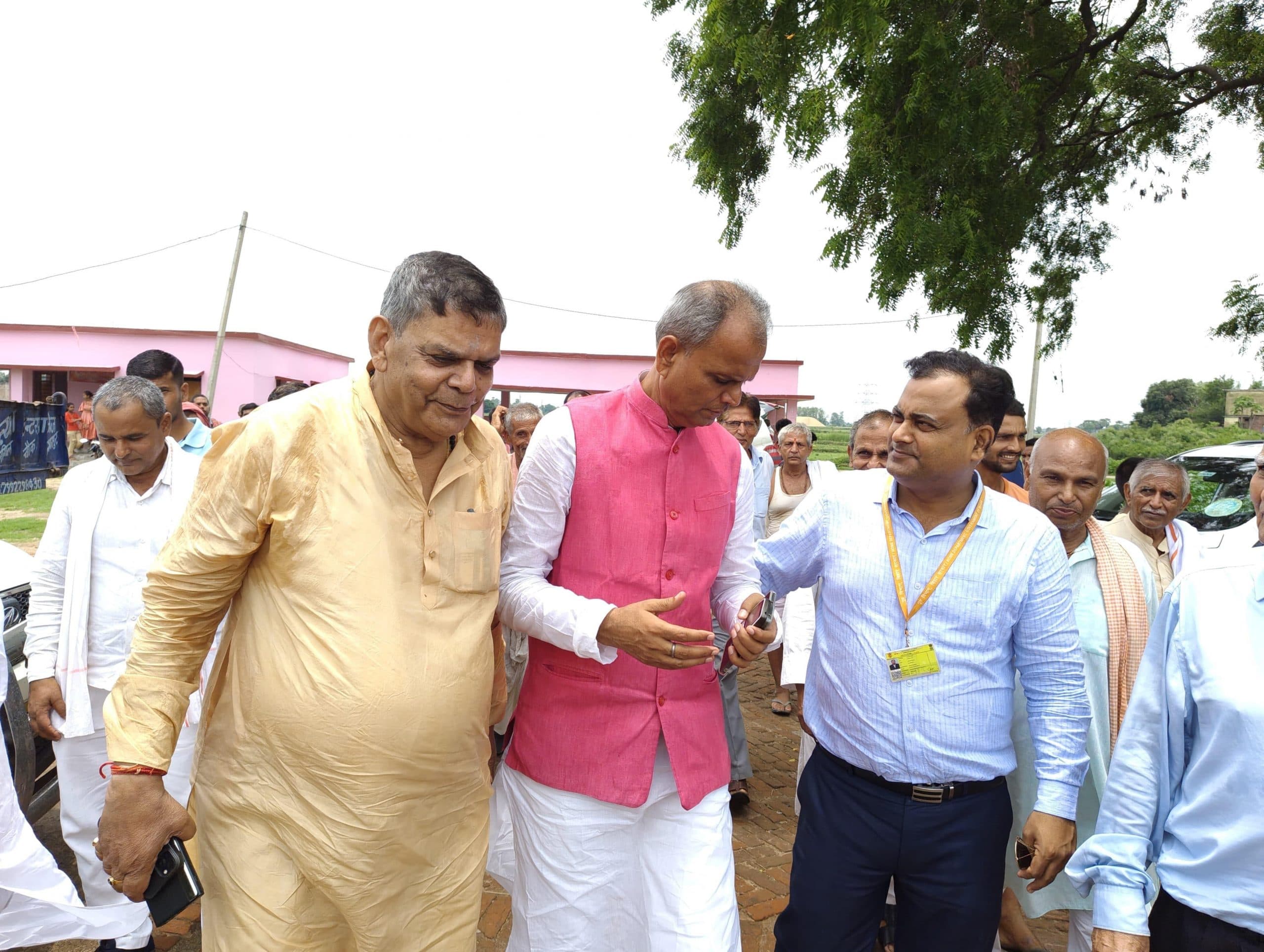 मंदिर परिसर की घेराबंदी करायें, ध्यान रखें पास बसे महादलित को न हो कोई नुकसान