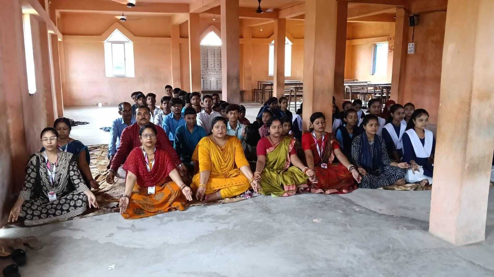 Madhubani News : प्रोग्रेसिव पब्लिक स्कूल में मनाया गया वैश्विक योग दिवस