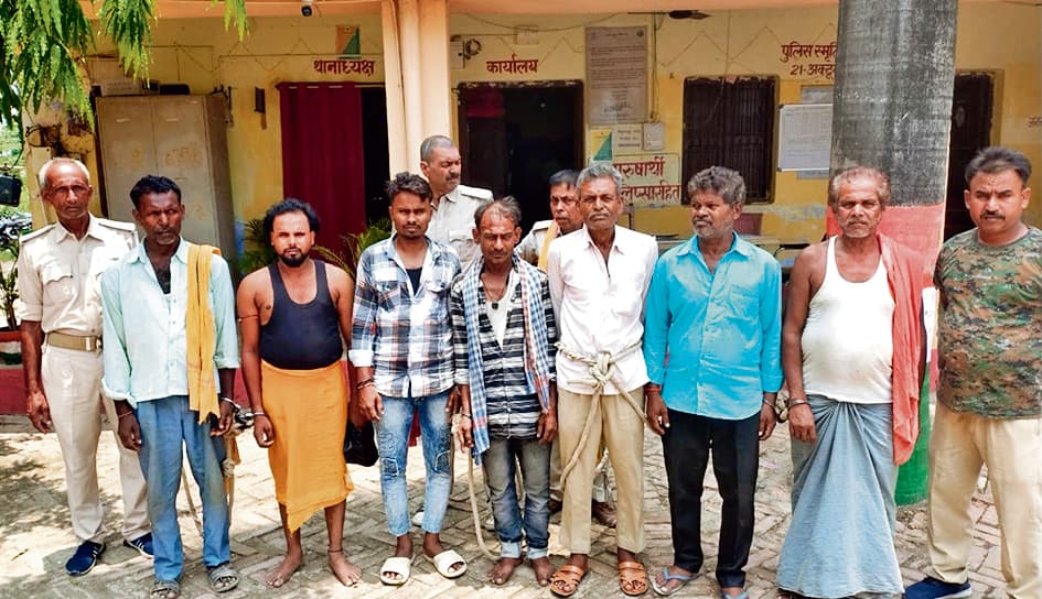 Gopalganj News  : बैकुंठपुर में पुलिस टीम पर हमला करने वाले 15 आरोपित गिरफ्तार