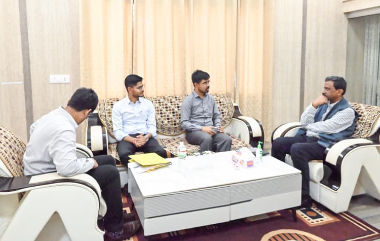 Deoghar News : लंबित ग्रामीण विकास योजनाओं को समय पर पूरा करें : केंद्रीय सचिव