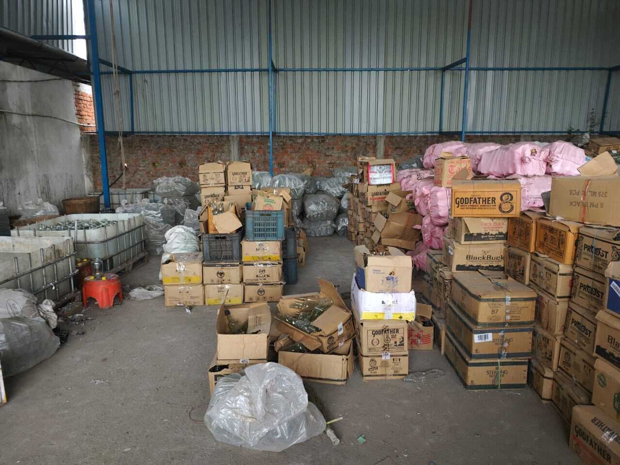 Bokaro News : अवैध आर्म्स फैक्ट्री के संचालक के गोदाम में छापा