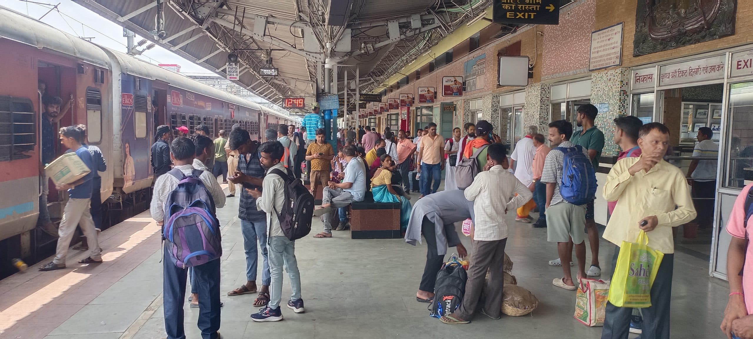 Deoghar News : साढ़े चार घंटे ब्लॉक के कारण तीन ट्रेनें रहीं रद्द