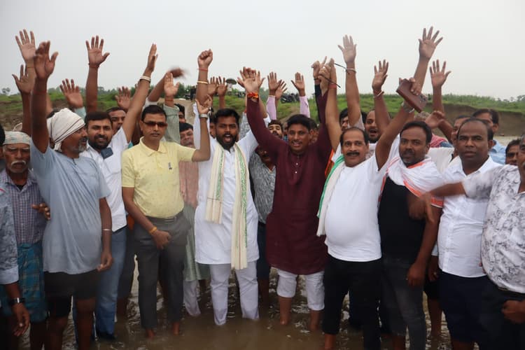 Bhagalpur news सैदपुर में पुल निर्माण का संघर्ष : बढ़ रहा कारवां, जुड़ रहे लोग