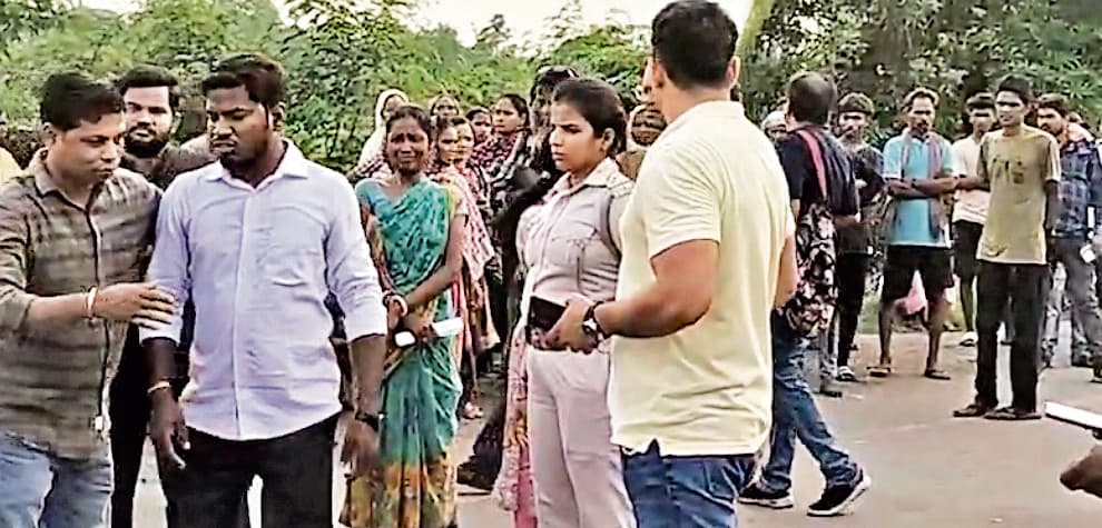 Rourkela News: सड़क दुर्घटना में स्कूटी सवार की मौत, साथी गंभीर