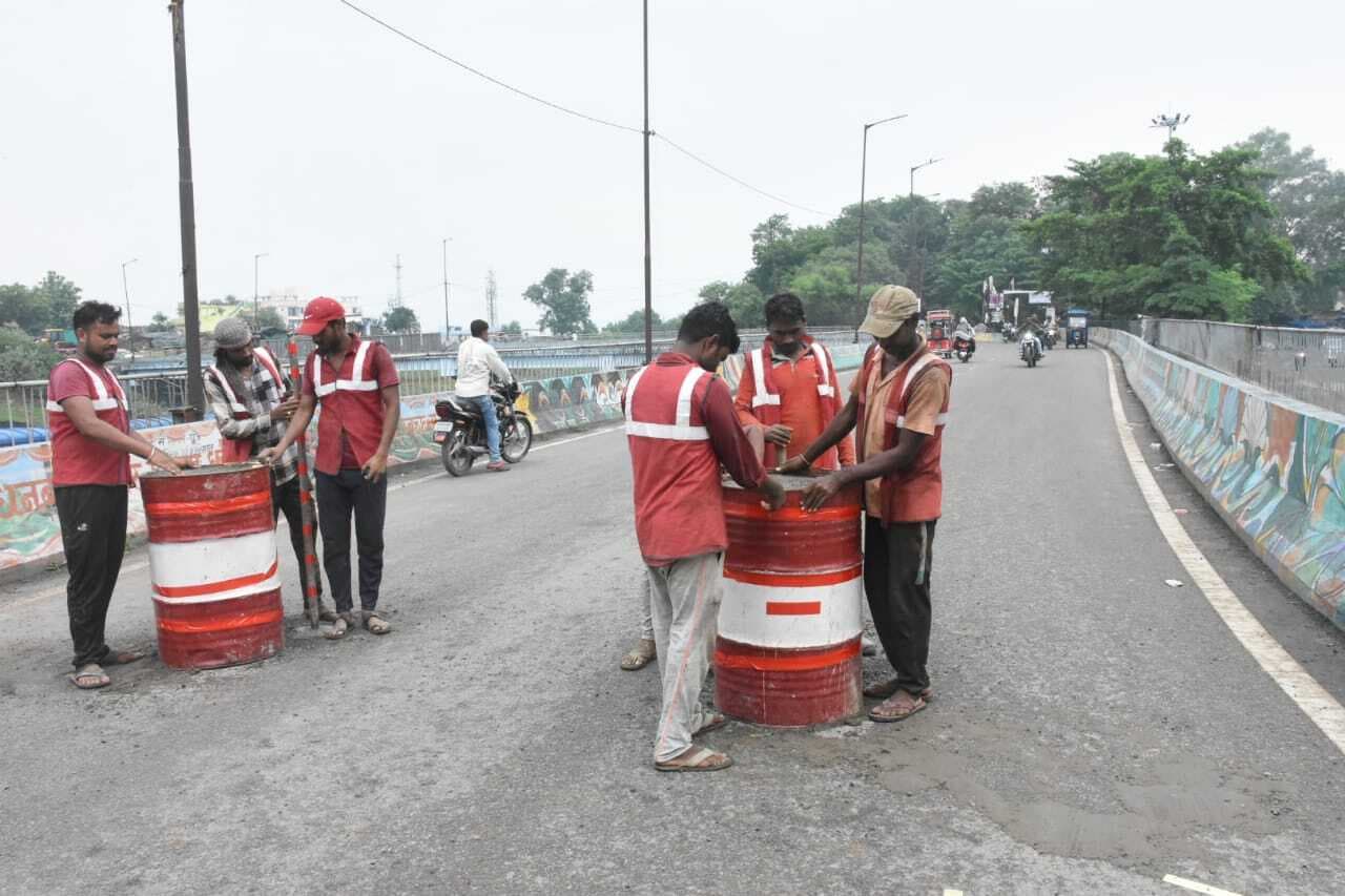 Dhanbad News: बरमसिया फ्लाइओवर पर भारी वाहनों की एंट्री बंद