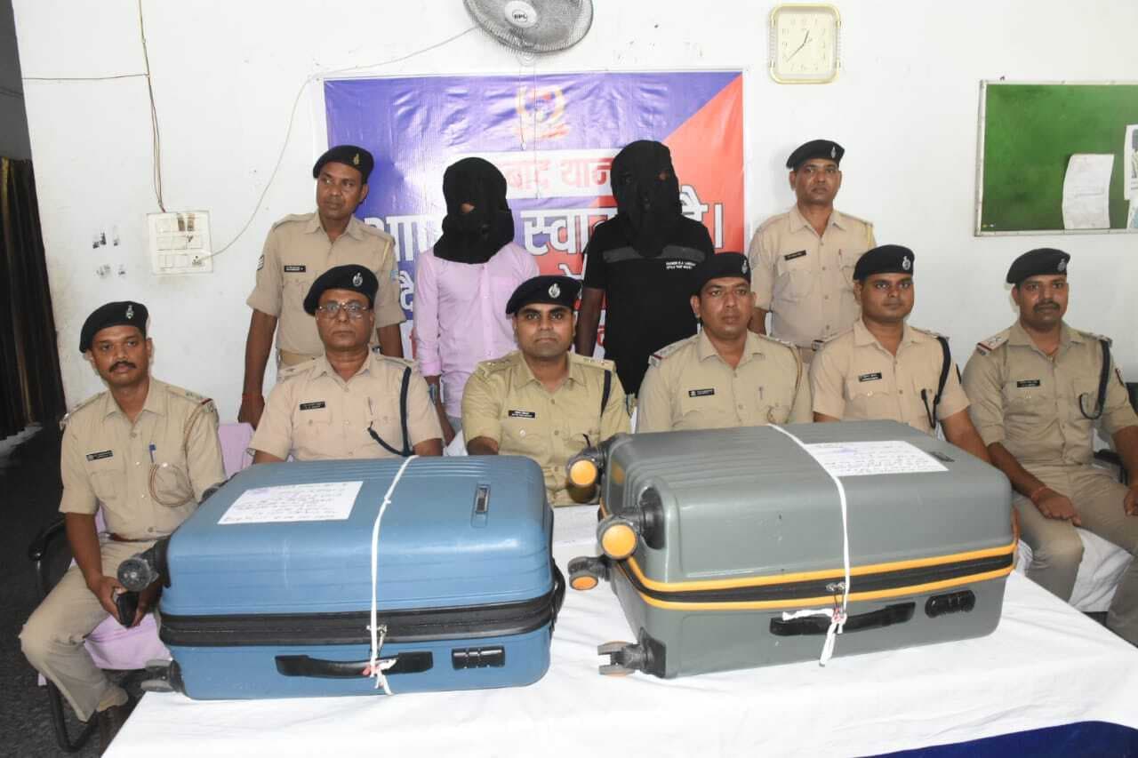 Dhanbad News: 28 किलो गांजा के साथ पकड़ाये दो युवक जेल भेजे गये