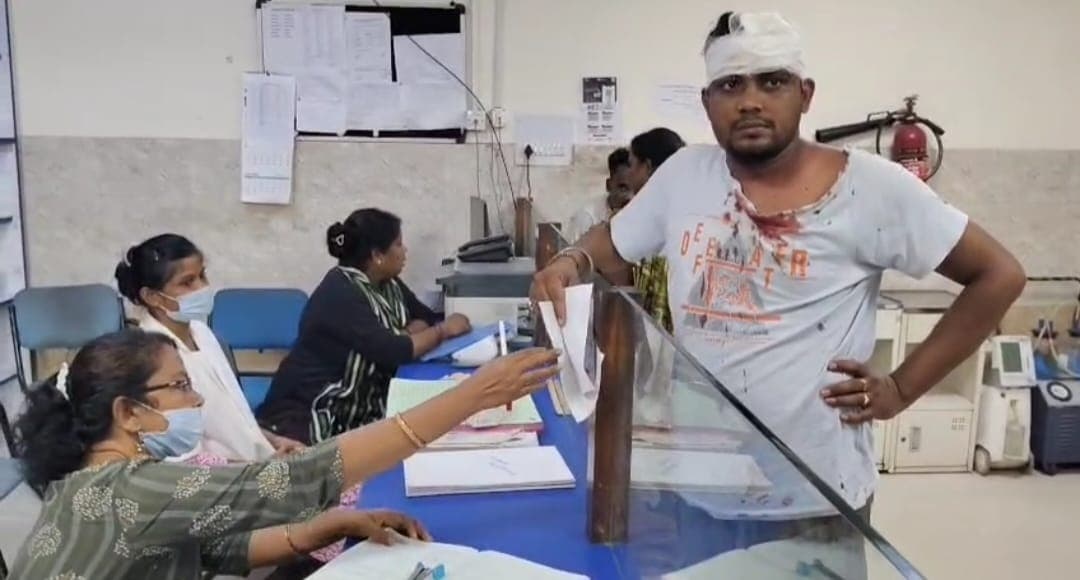 Bokaro News : बकाया रुपये के लिए आपस में भिड़ीं दो महिला दुकानदार