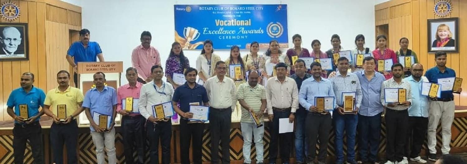 Bokaro News : 37 विशिष्ट स्वास्थ्यकर्मियों व सामाजिक कार्यकर्ता को किया सम्मानित