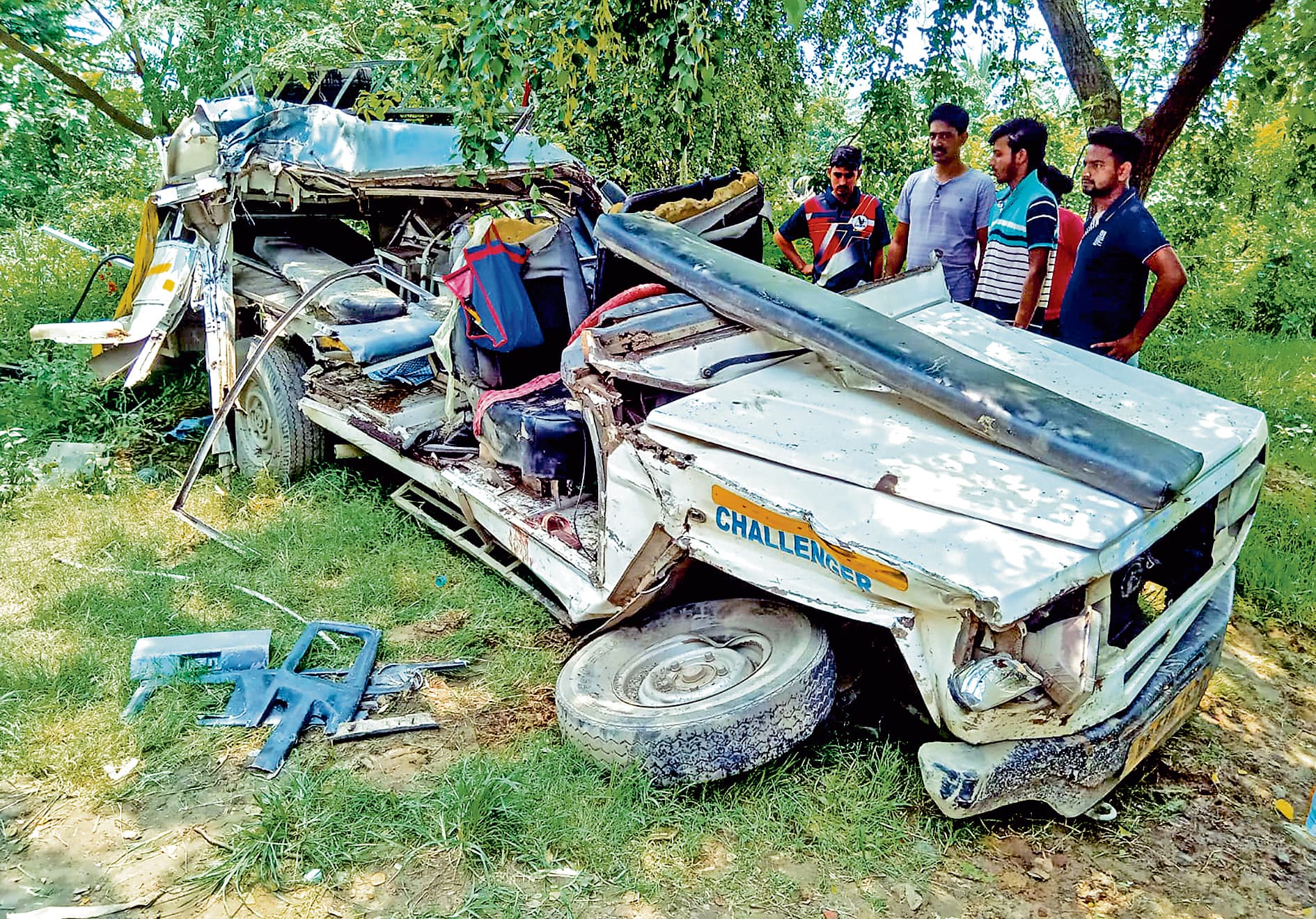 मुर्शिदाबाद : भीषण सड़क हादसे में पांच की मौत