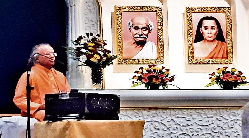 ranchi news : योगदा सत्संग आश्रम रांची में स्वामी ललितानंद का प्रवचन,  उन्होंने कहा : व्यक्ति खुद ही खुश नहीं है, वो भला दूसरों को कैसे खुश रख सकता