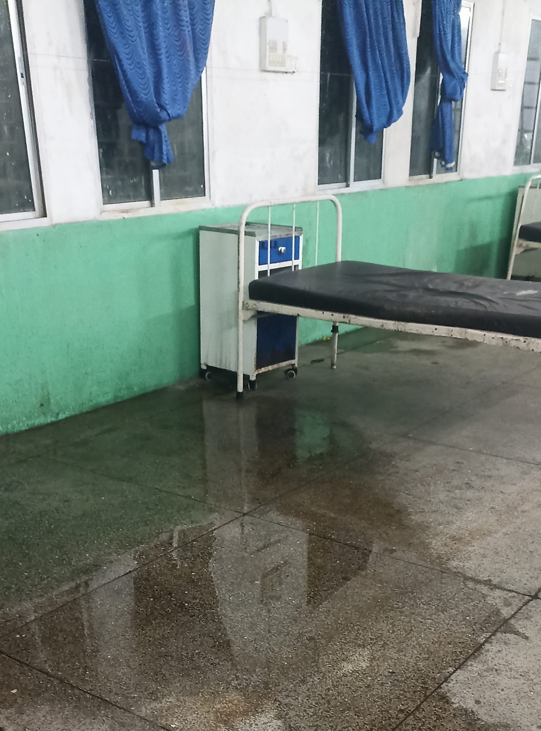 Dhanbad News: बीसीसीएल डुमरा अस्पताल की छत जर्जर, रिस रहा है पानी