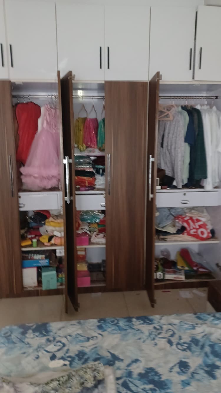 Dhanbad News: बंद आवास का ताला तोड़ 20 लाख नकदी समेत 42 लाख के गहने चोरी