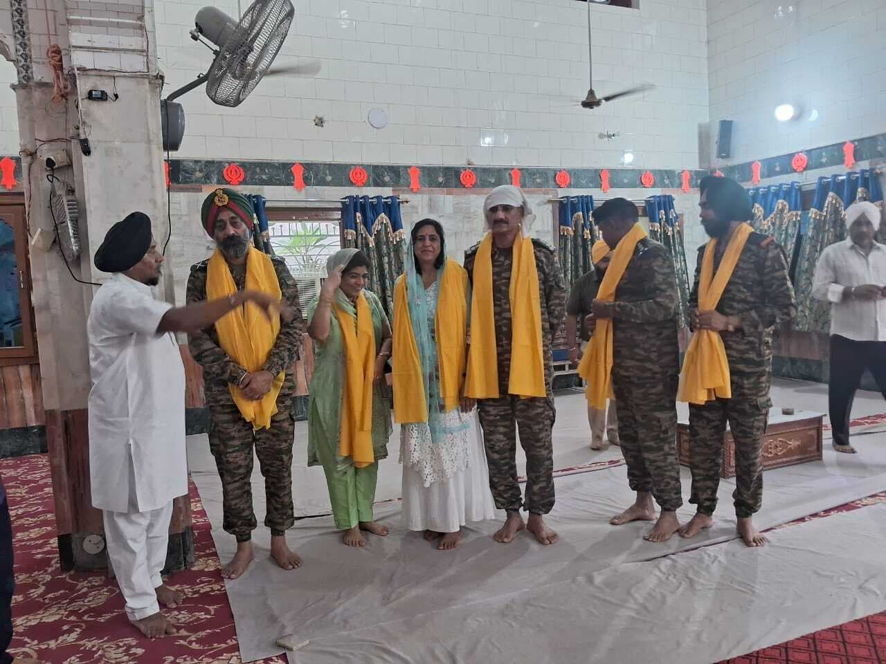 एनसीसी के मेजर सहित कई अफसरों ने गुरुद्वारा चाचा फगुमल में टेका मत्था