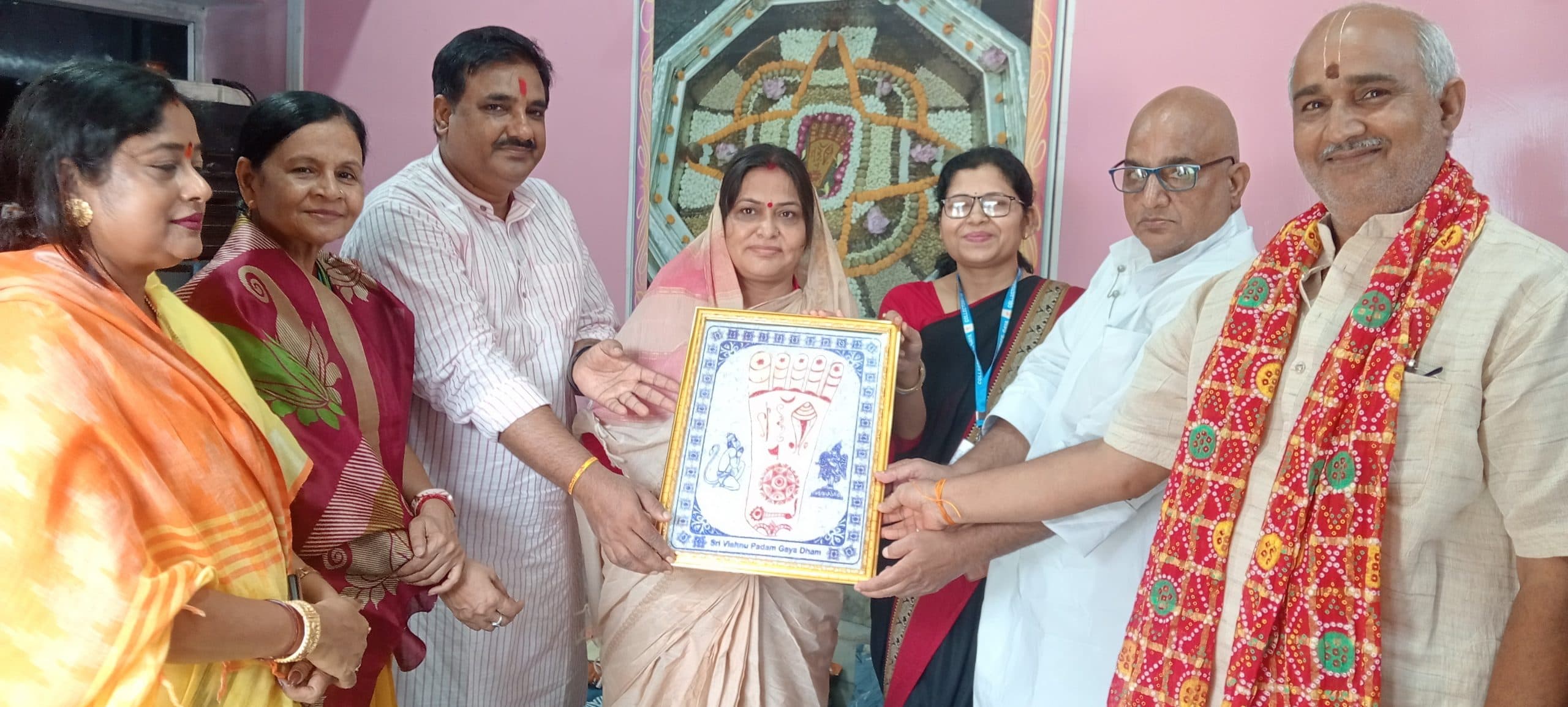 महिला आयोग की अध्यक्ष ने विष्णुपद मंदिर में की पूजा-अर्चना