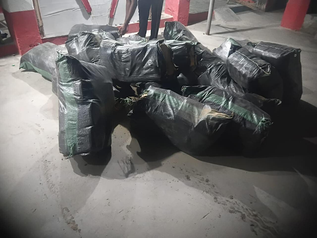 Madhubani : 756 लीटर शराब जब्त, तस्कर फरार