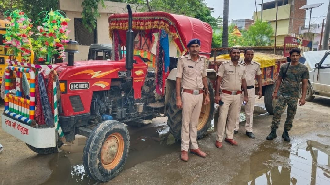 पुलिस ने अवैध बालू लदे तीन ट्रैक्टरों को किया जब्त