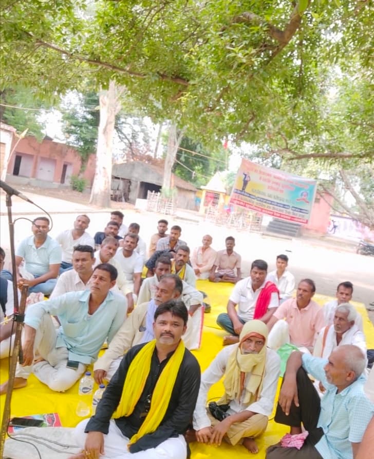 अधिकारों में कटौती के खिलाफ वार्ड सदस्यों ने किया धरना-प्रदर्शन