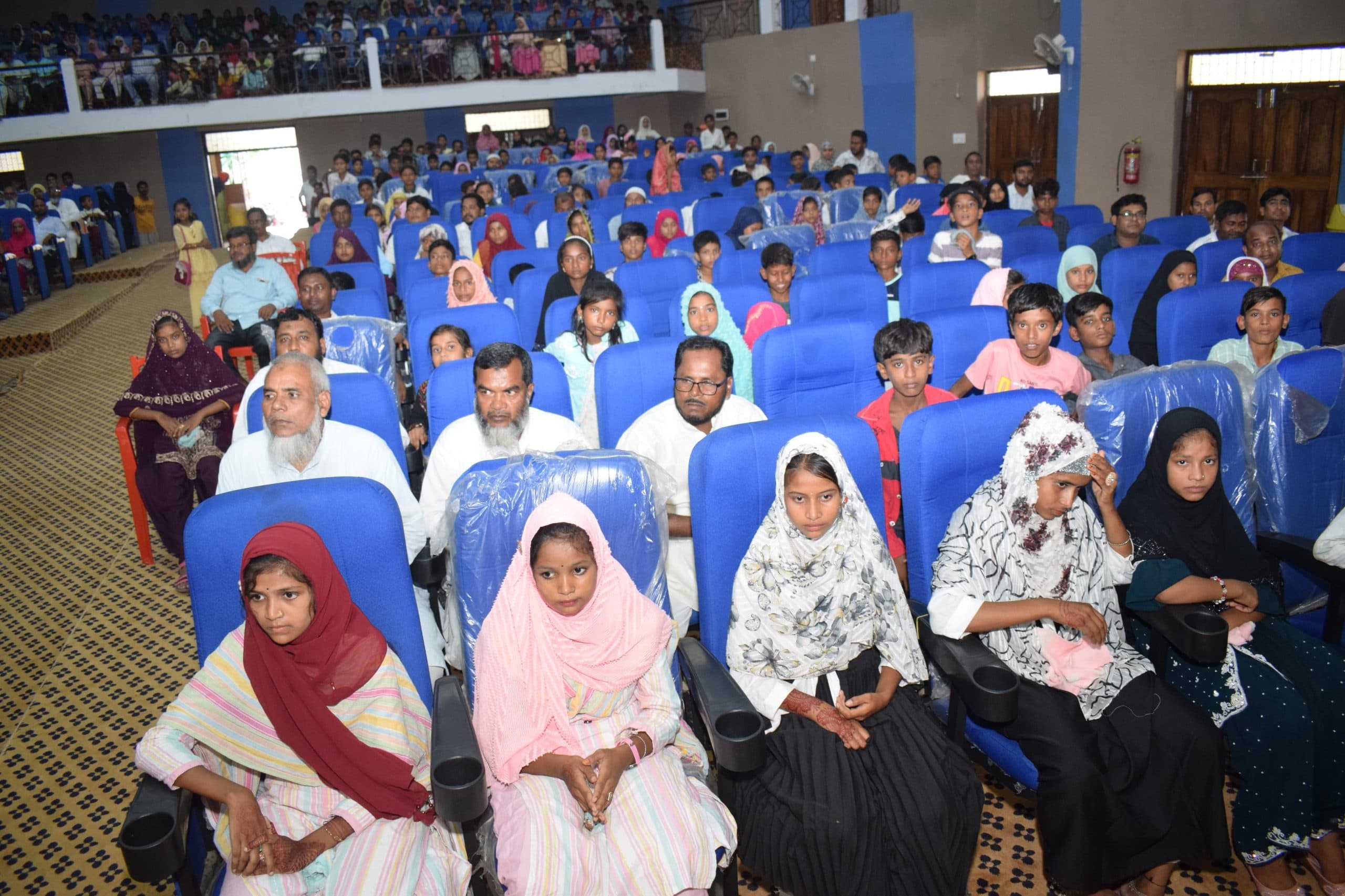 शिक्षा, करियर व उज्ज्वल भविष्य पर ध्यान दें बच्चे: डीसी