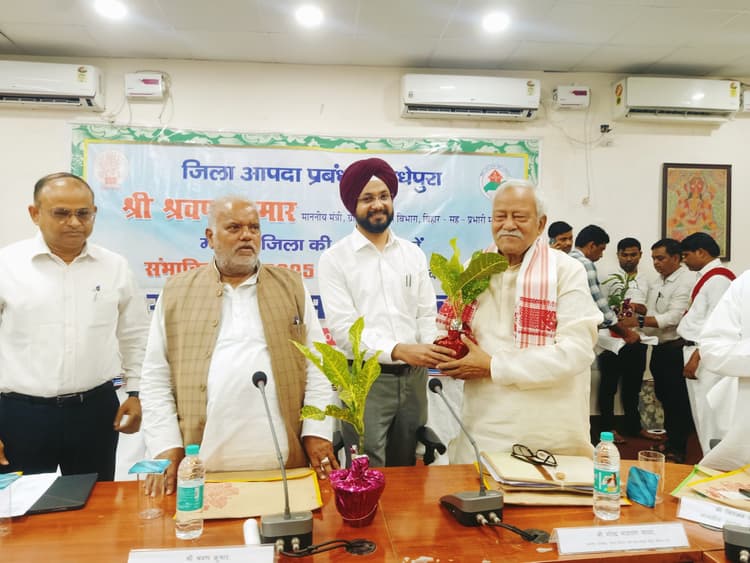 संभावित बाढ़ पूर्व तैयारी की प्रभारी मंत्री ने की समीक्षा