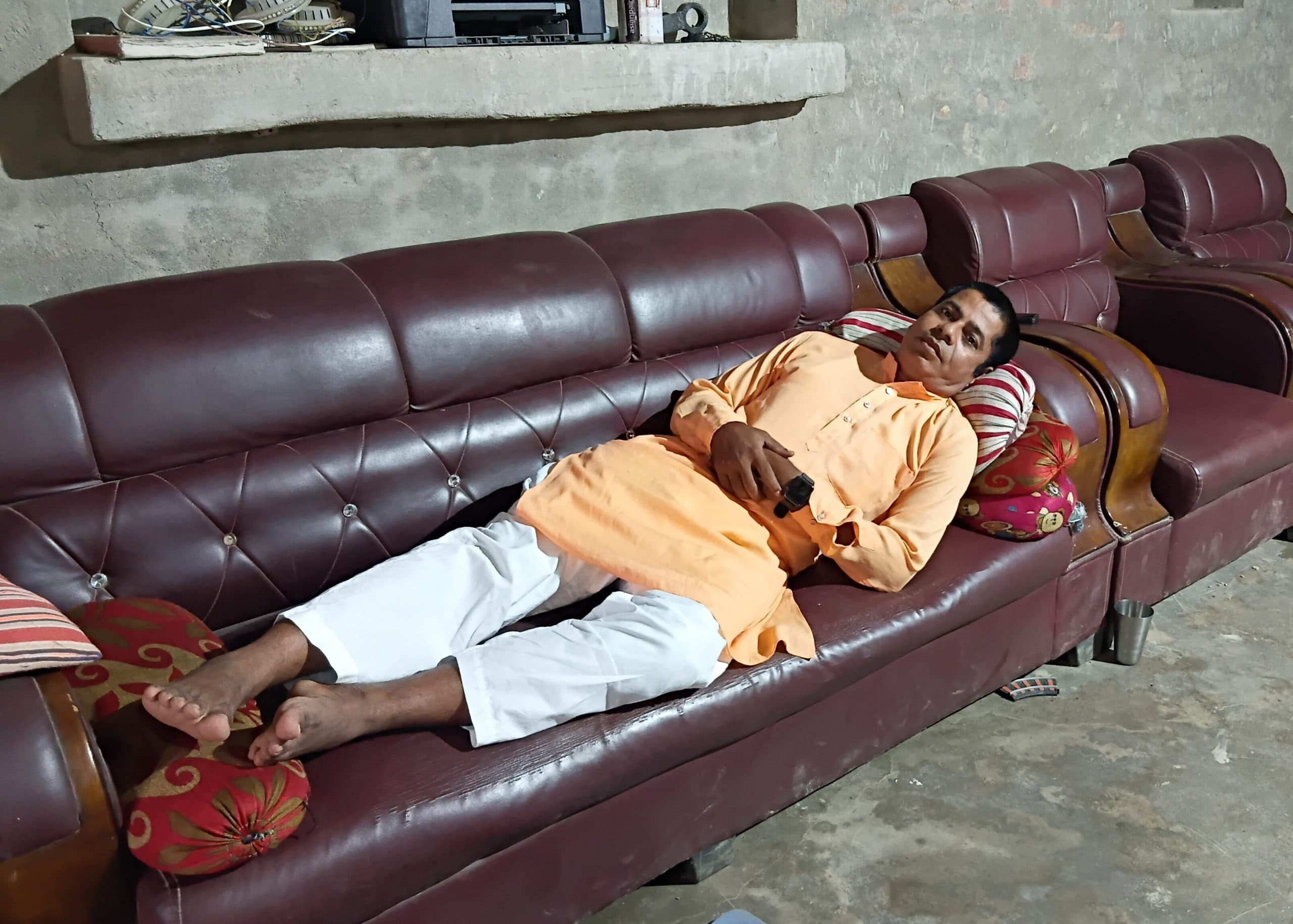 Madhubani : पूर्व मुखिया का अनशन चौथे दिन भी जारी