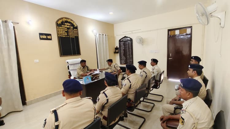 भारत-नेपाल सीमा का एसपी ने किया निरीक्षण, अपराध नियंत्रण को लेकर दिए सख्त निर्देश