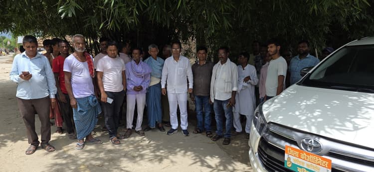 प्राणपुर में कांग्रेस कार्यकर्ताओं ने चलाया जनसंपर्क अभियान